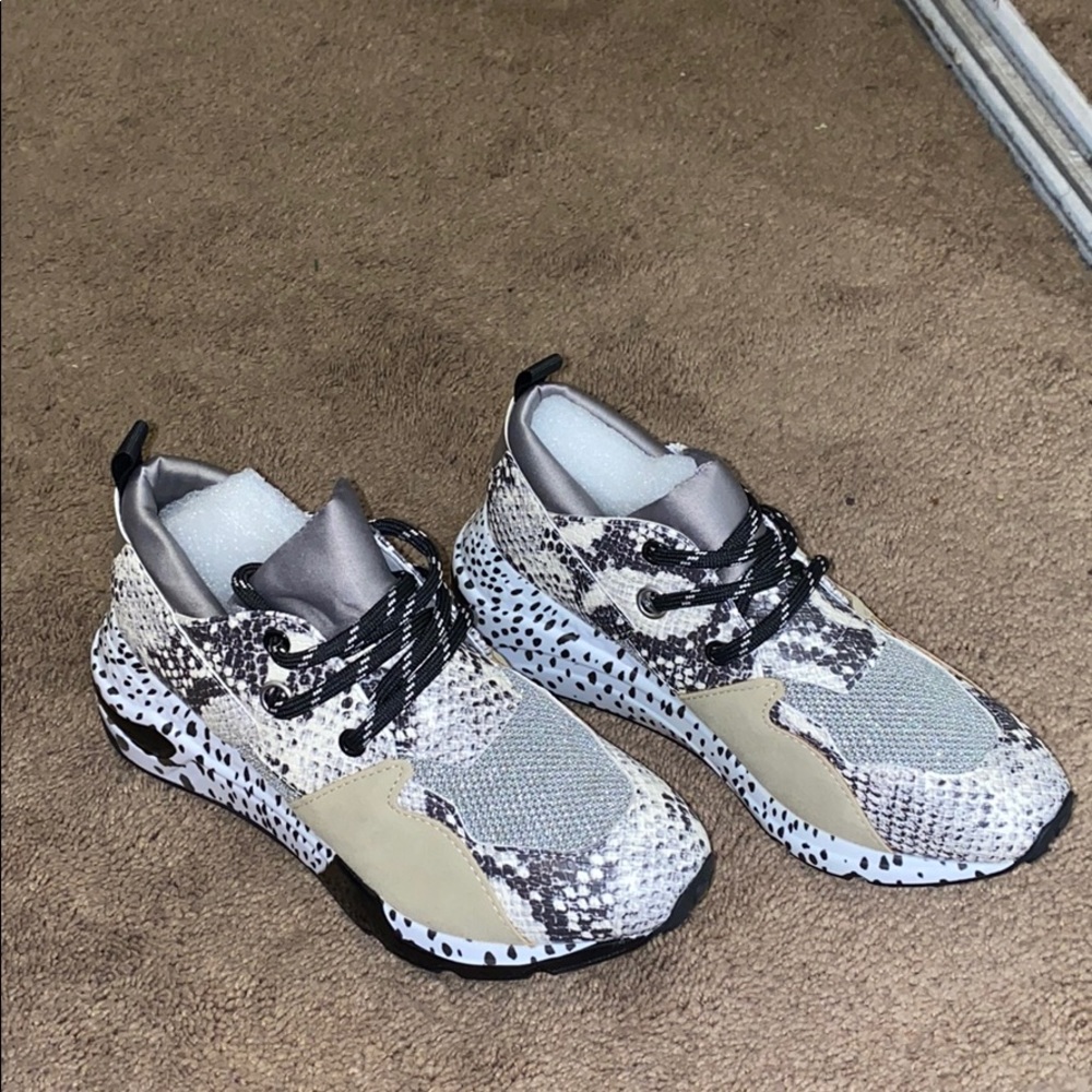 Steve madden sneakers
